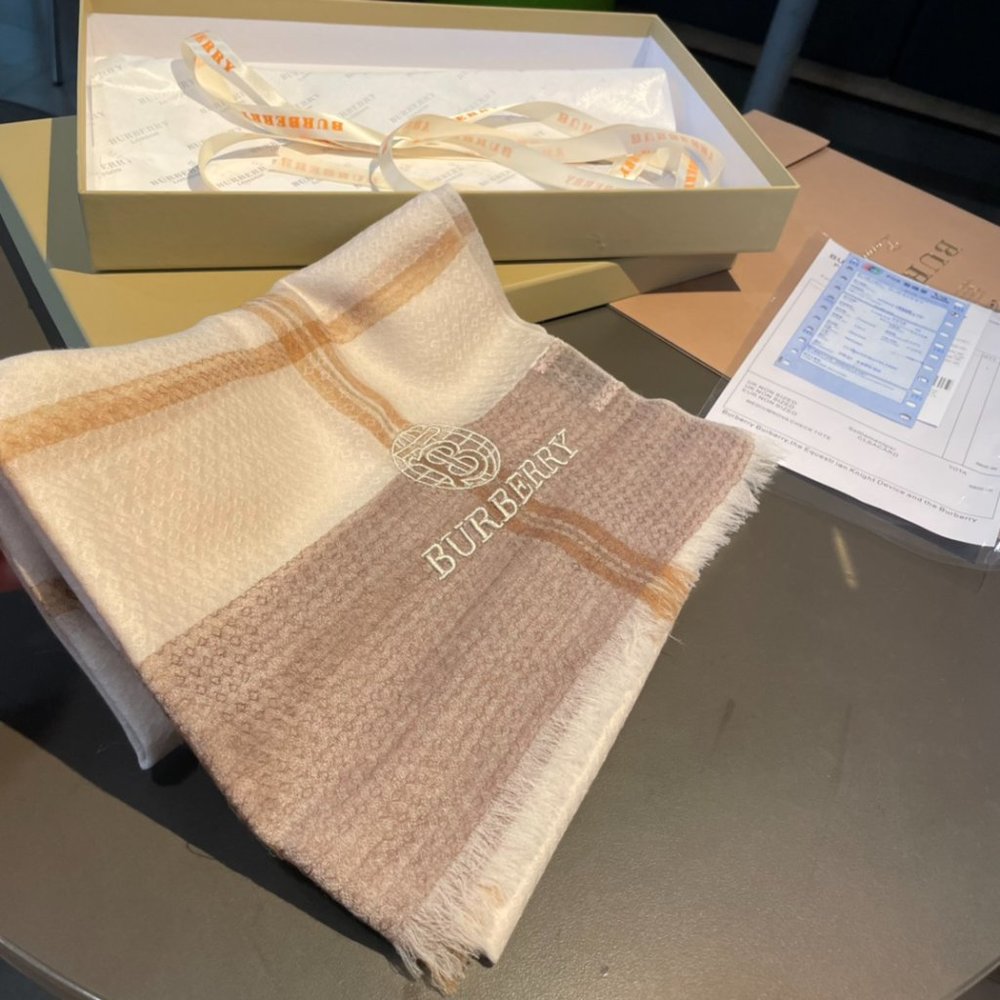 Women's Burberry Winter New water-soluble cashmere simple scarf Size: 95 * 190CM - Picture 2 of 8
